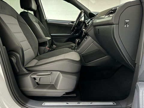 Volkswagen Tiguan 1.5 TSI R-Line Black Edition Pano Virtual Carplay NAP