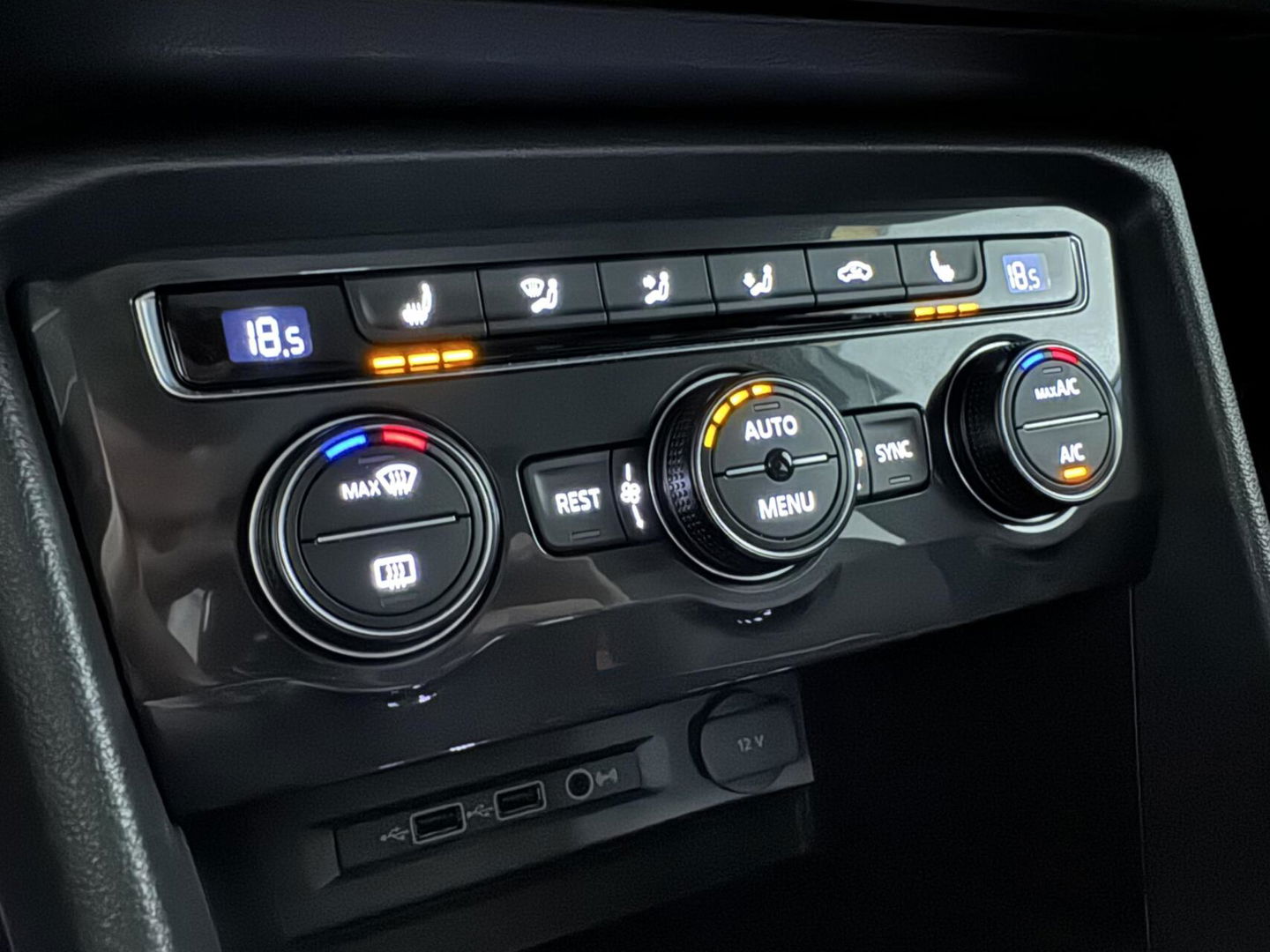 Volkswagen Tiguan 1.5 TSI R-Line Black Edition Pano Virtual Carplay NAP