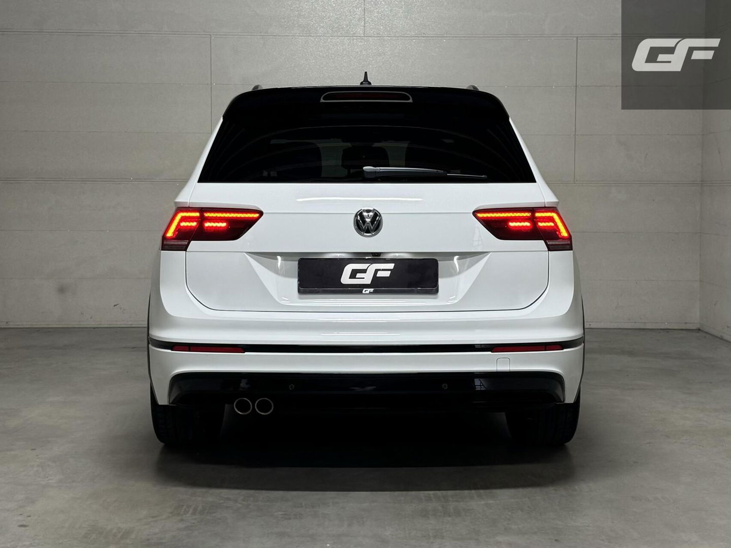 Volkswagen Tiguan 1.5 TSI R-Line Black Edition Pano Virtual Carplay NAP