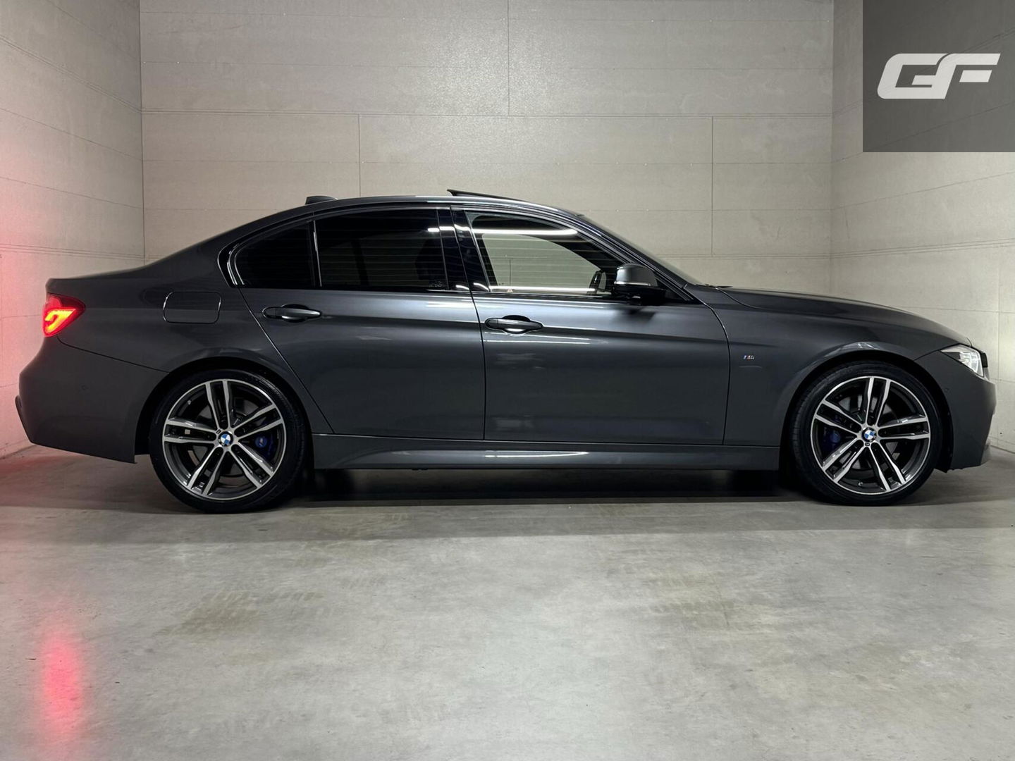 BMW 3 Serie 320i M-Sport Pano Leer HUD CarPlay Camera Trekh. NAP