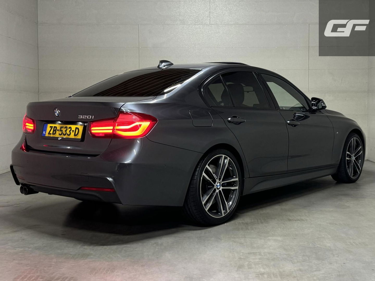 BMW 3 Serie 320i M-Sport Pano Leer HUD CarPlay Camera Trekh. NAP