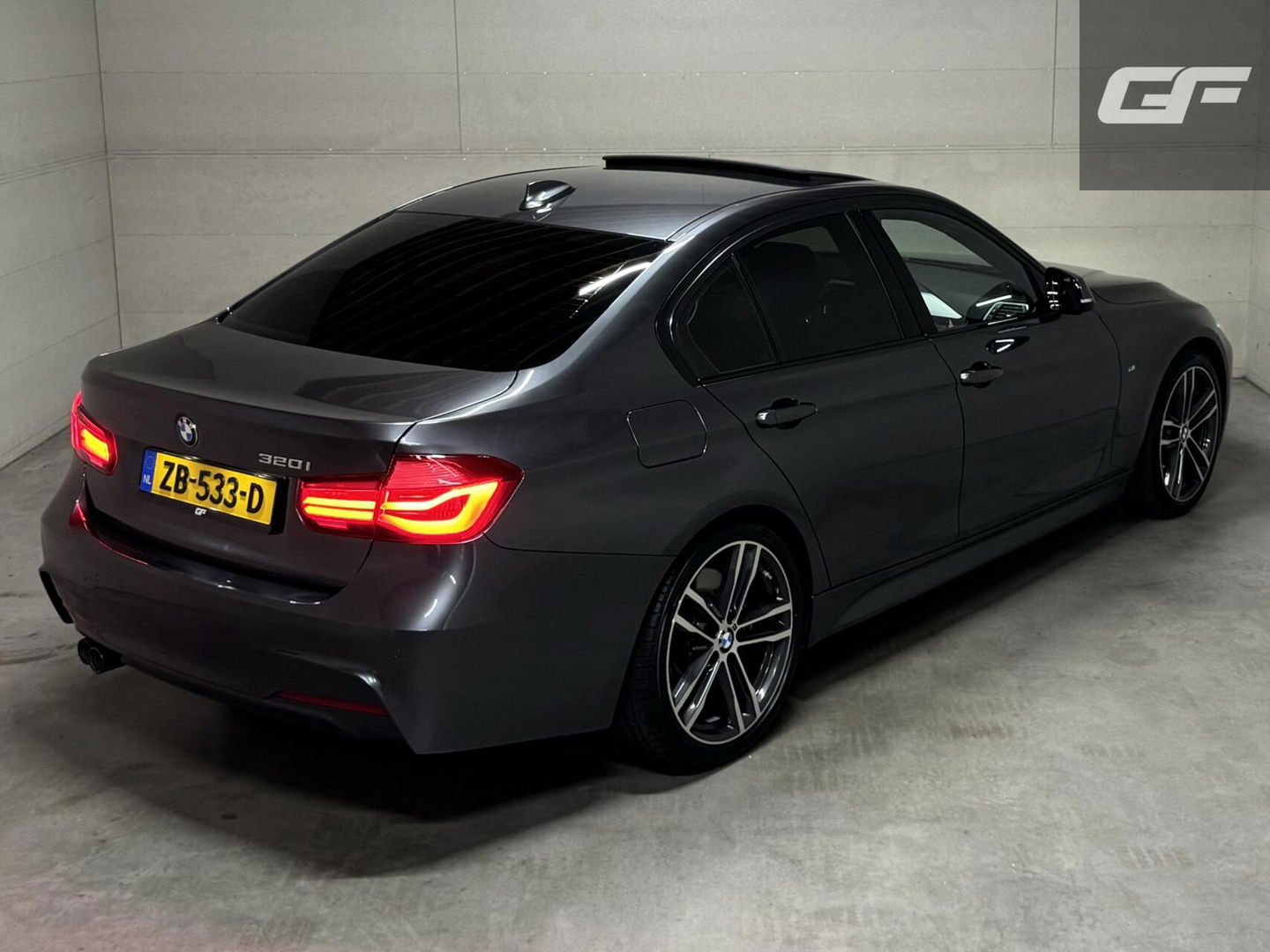BMW 3 Serie 320i M-Sport Pano Leer HUD CarPlay Camera Trekh. NAP