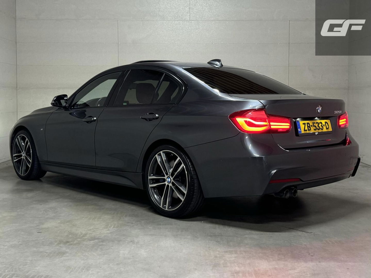 BMW 3 Serie 320i M-Sport Pano Leer HUD CarPlay Camera Trekh. NAP