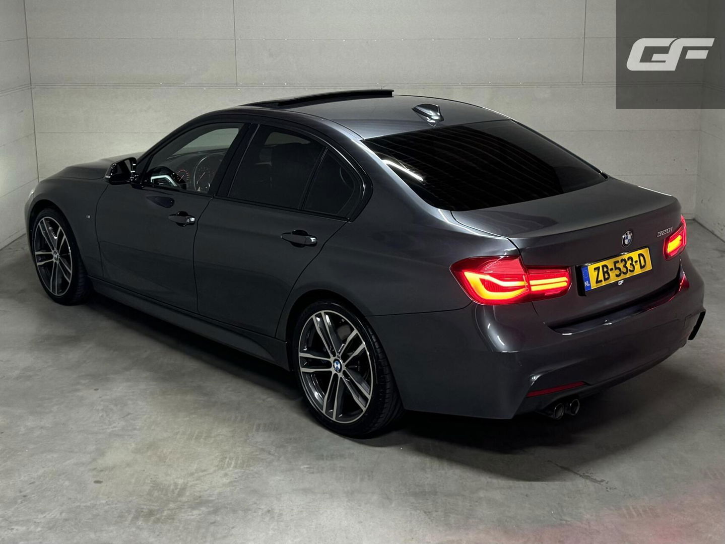 BMW 3 Serie 320i M-Sport Pano Leer HUD CarPlay Camera Trekh. NAP