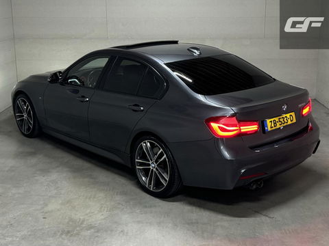 BMW 3 Serie 320i M-Sport Pano Leer HUD CarPlay Camera Trekh. NAP