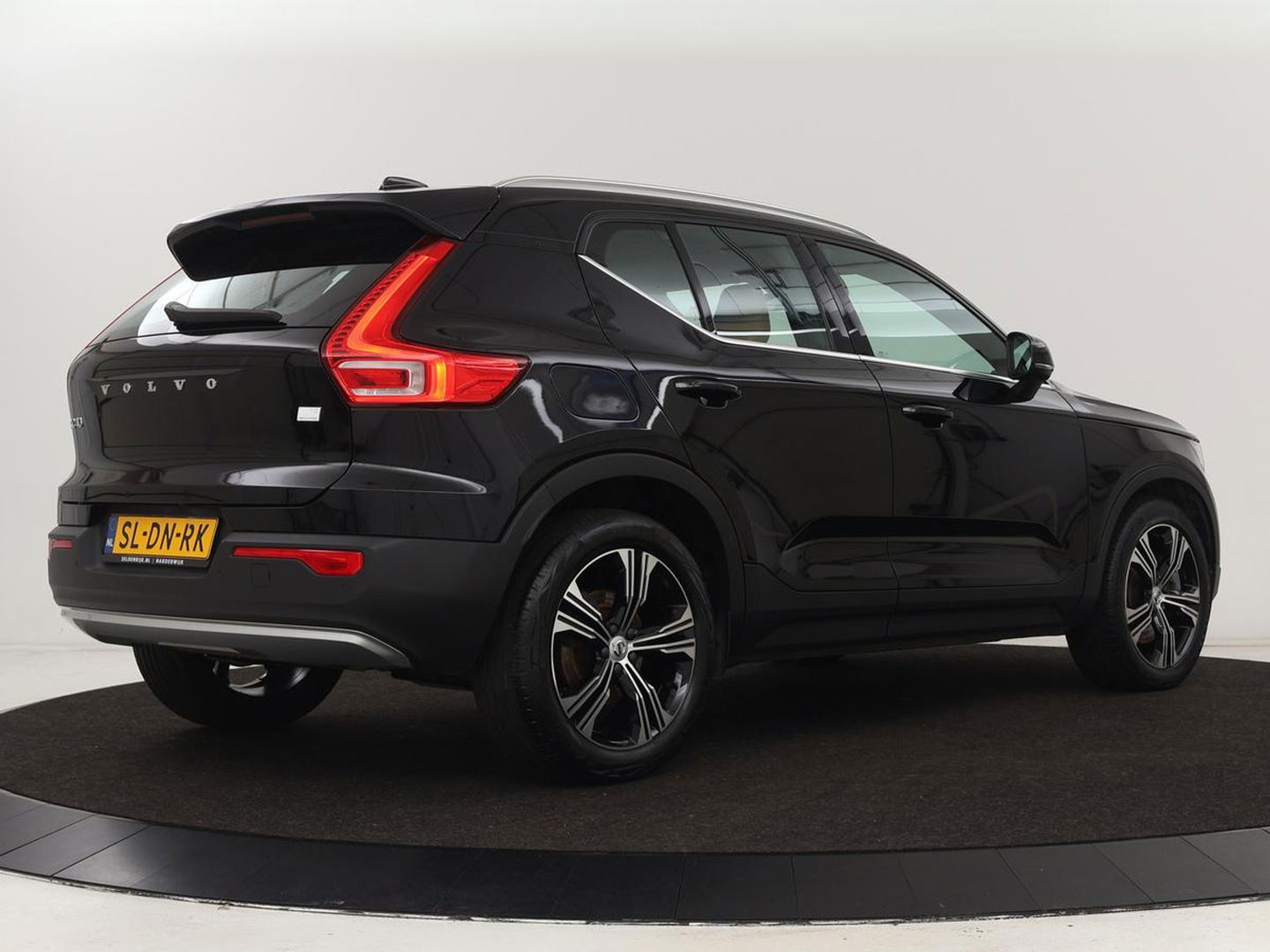 Volvo XC40 1.5 T5 Recharge Inscription | Leder | 360 Camera | Stoel & stuurverwarming | Carplay | Harman/Kardon | Navigatie | Keyless | Full LED | Parkeerhulp | Cruise control | PHEV | Plug In