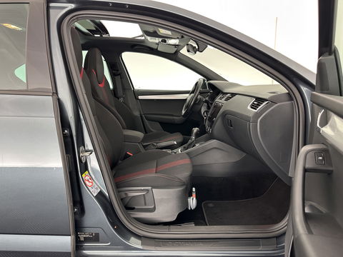 Škoda Octavia 1.5 TSI Greentech Sport Business Aut. *PANO | FULL-LED | DIGI-COCKPIT | NAVI-FULLMAP | SPORT-SEATS | CAMERA | CARPLAY | DAB+ | ECC | PDC | CRUISE | 18''ALU | TOWBAR*