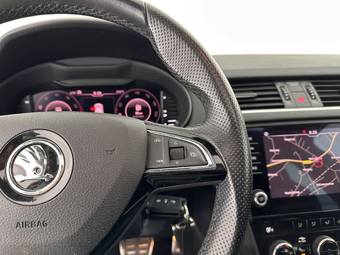 Škoda Octavia 1.5 TSI Greentech Sport Business Aut. *PANO | FULL-LED | DIGI-COCKPIT | NAVI-FULLMAP | SPORT-SEATS | CAMERA | CARPLAY | DAB+ | ECC | PDC | CRUISE | 18''ALU | TOWBAR*