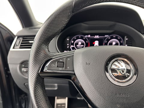 Škoda Octavia 1.5 TSI Greentech Sport Business Aut. *PANO | FULL-LED | DIGI-COCKPIT | NAVI-FULLMAP | SPORT-SEATS | CAMERA | CARPLAY | DAB+ | ECC | PDC | CRUISE | 18''ALU | TOWBAR*