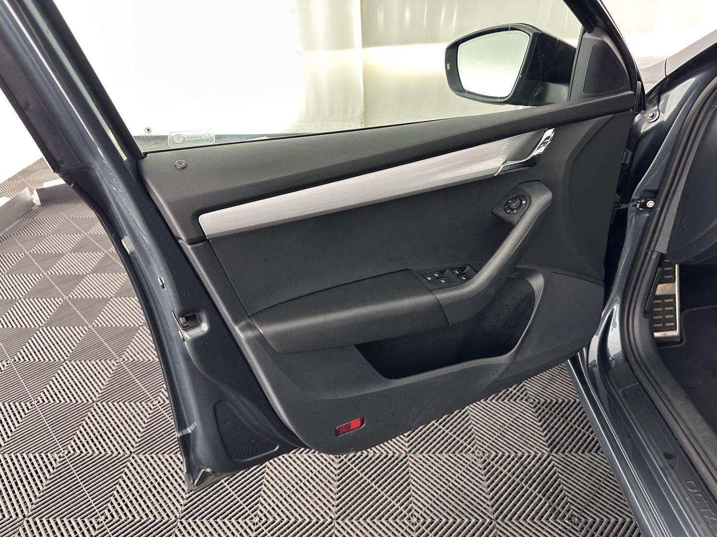 Škoda Octavia 1.5 TSI Greentech Sport Business Aut. *PANO | FULL-LED | DIGI-COCKPIT | NAVI-FULLMAP | SPORT-SEATS | CAMERA | CARPLAY | DAB+ | ECC | PDC | CRUISE | 18''ALU | TOWBAR*