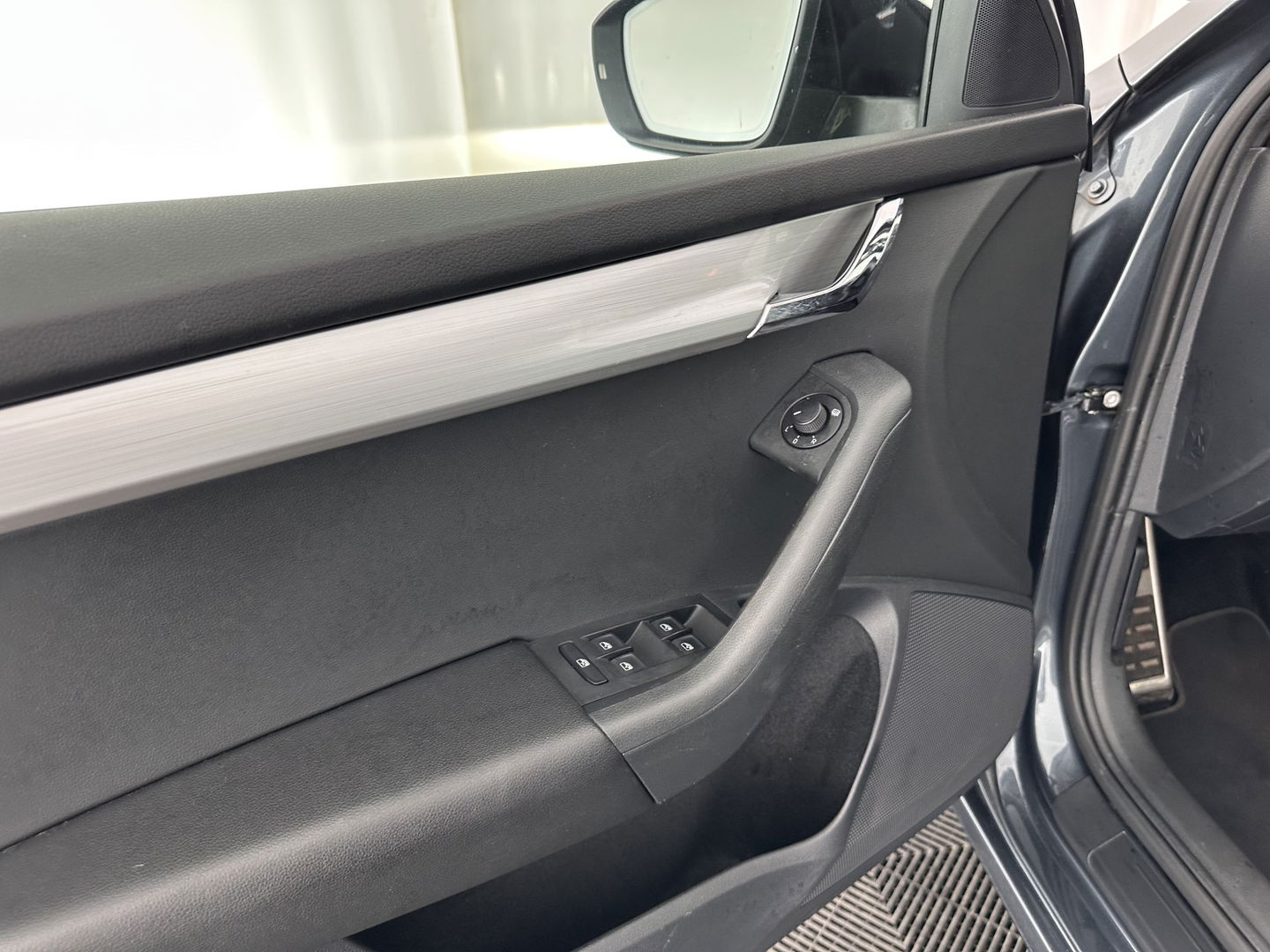 Škoda Octavia 1.5 TSI Greentech Sport Business Aut. *PANO | FULL-LED | DIGI-COCKPIT | NAVI-FULLMAP | SPORT-SEATS | CAMERA | CARPLAY | DAB+ | ECC | PDC | CRUISE | 18''ALU | TOWBAR*