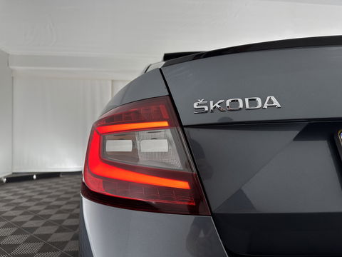 Škoda Octavia 1.5 TSI Greentech Sport Business Aut. *PANO | FULL-LED | DIGI-COCKPIT | NAVI-FULLMAP | SPORT-SEATS | CAMERA | CARPLAY | DAB+ | ECC | PDC | CRUISE | 18''ALU | TOWBAR*