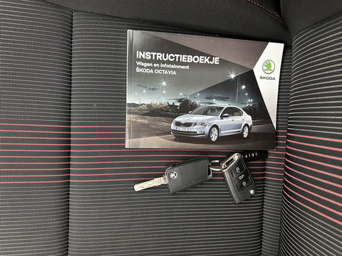 Škoda Octavia 1.5 TSI Greentech Sport Business Aut. *PANO | FULL-LED | DIGI-COCKPIT | NAVI-FULLMAP | SPORT-SEATS | CAMERA | CARPLAY | DAB+ | ECC | PDC | CRUISE | 18''ALU | TOWBAR*