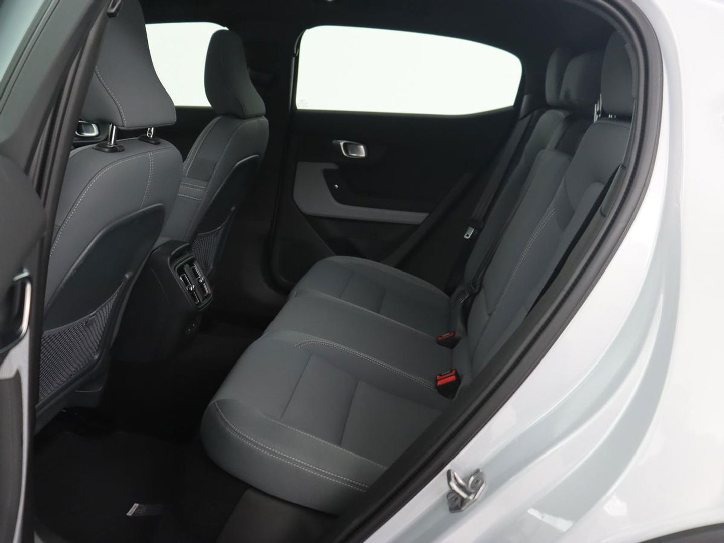 Polestar 2 Long Range Dual Motor Launch Edition 78kWh | Panoramadak | Trekhaak | Stoel & stuurverwarming | 360 camera | Adaptive cruise | Harman/Kardon | Carplay