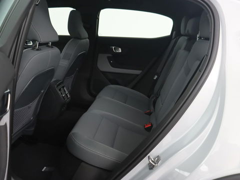 Polestar 2 Long Range Dual Motor Launch Edition 78kWh | Panoramadak | Trekhaak | Stoel & stuurverwarming | 360 camera | Adaptive cruise | Harman/Kardon | Carplay