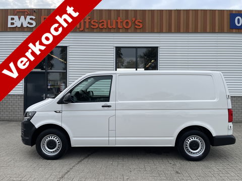 Volkswagen Transporter 2.0 TDI L1H1 / vaste prijs rijklaar € 14.950 ex btw / lease vanaf € 270 / airco / trekhaak / achterdeuren met ruiten / bijrijdersbank / euro 6 diesel !