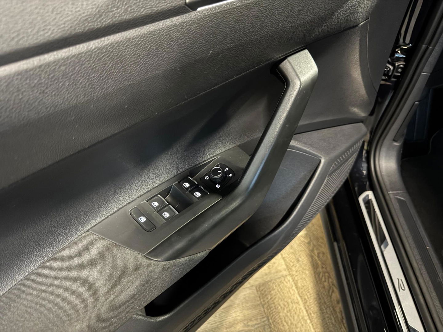 Volkswagen Polo 1.0 TSI R-Line PANO KEYLESS 3X R-LINE