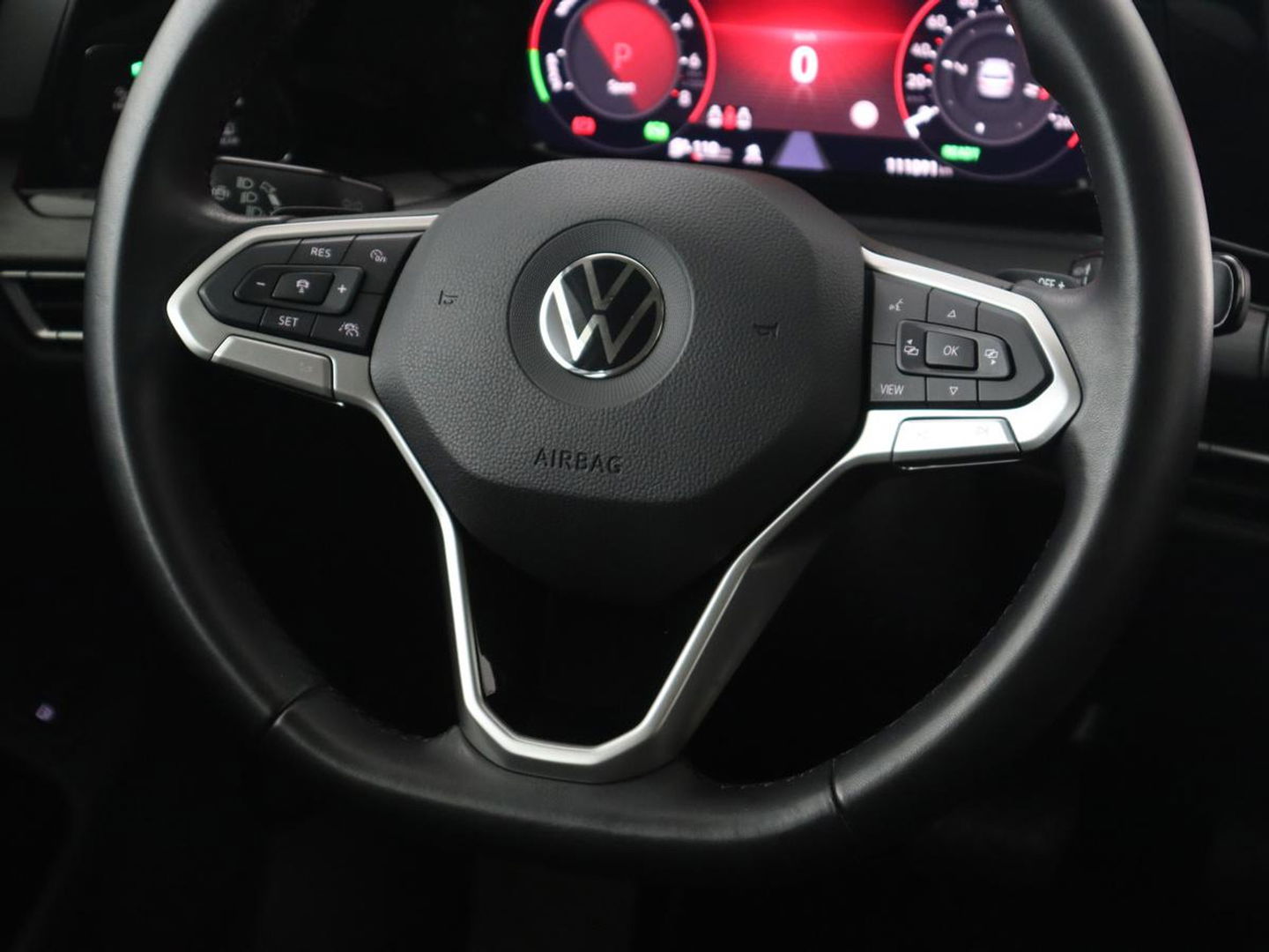 Volkswagen Golf 1.4 eHybrid Style | Massage | Carplay | Sfeerverlichting | Navigatie | Memory | Adaptive cruise | Parkeerhulp | ergoActive | LED Plus | Climate control | PHEV | Plug In