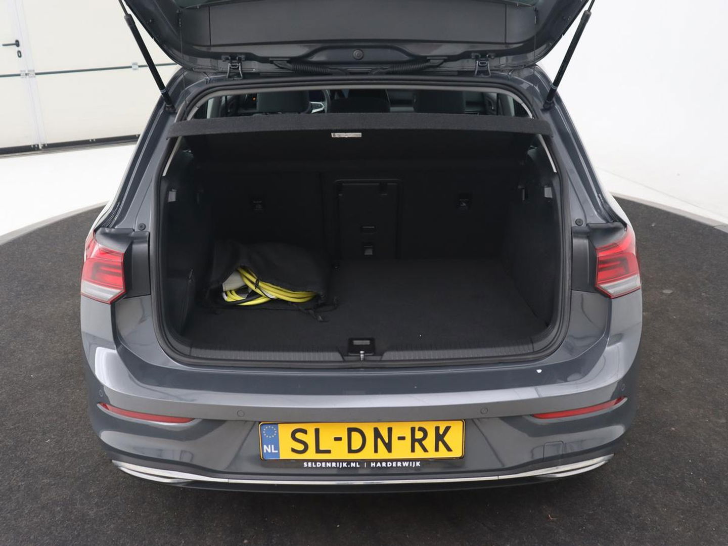 Volkswagen Golf 1.4 eHybrid Style | Massage | Carplay | Sfeerverlichting | Navigatie | Memory | Adaptive cruise | Parkeerhulp | ergoActive | LED Plus | Climate control | PHEV | Plug In