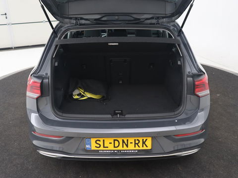 Volkswagen Golf 1.4 eHybrid Style | Massage | Carplay | Sfeerverlichting | Navigatie | Memory | Adaptive cruise | Parkeerhulp | ergoActive | LED Plus | Climate control | PHEV | Plug In