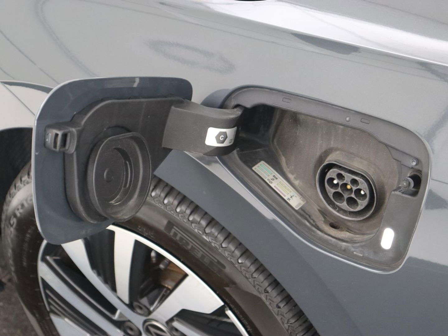 Volkswagen Golf 1.4 eHybrid Style | Massage | Carplay | Sfeerverlichting | Navigatie | Memory | Adaptive cruise | Parkeerhulp | ergoActive | LED Plus | Climate control | PHEV | Plug In