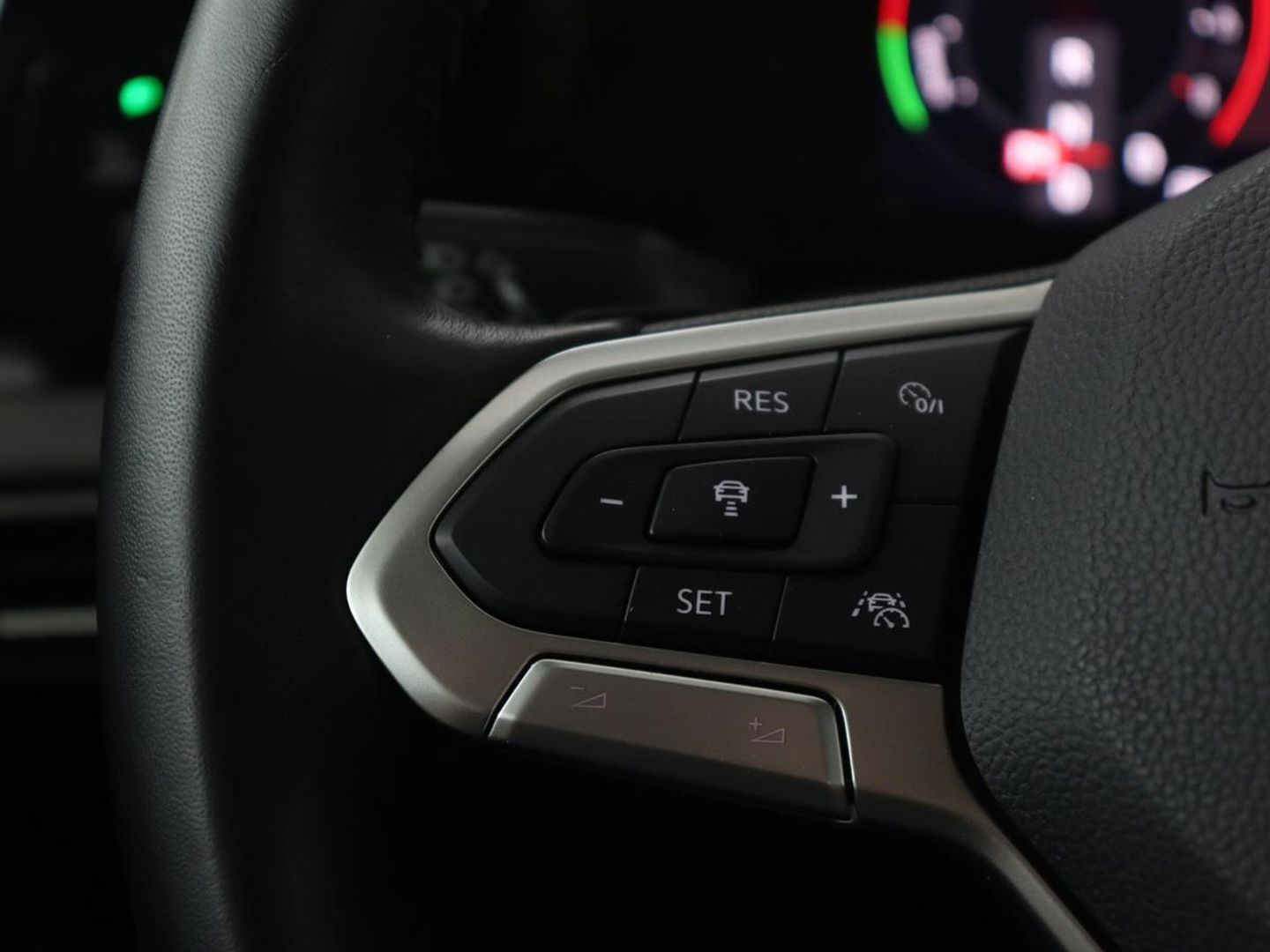 Volkswagen Golf 1.4 eHybrid Style | Massage | Carplay | Sfeerverlichting | Navigatie | Memory | Adaptive cruise | Parkeerhulp | ergoActive | LED Plus | Climate control | PHEV | Plug In