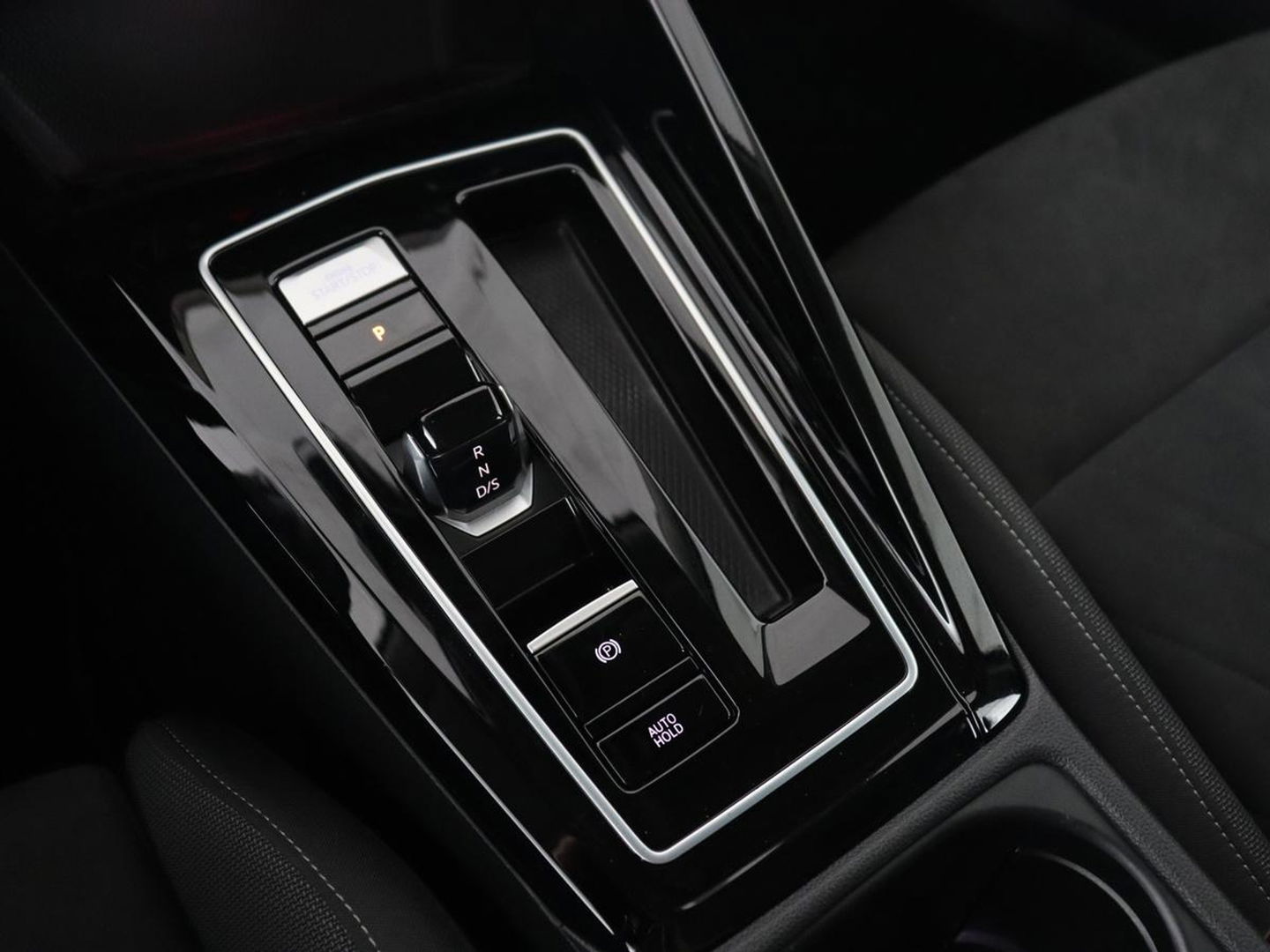 Volkswagen Golf 1.4 eHybrid Style | Massage | Carplay | Sfeerverlichting | Navigatie | Memory | Adaptive cruise | Parkeerhulp | ergoActive | LED Plus | Climate control | PHEV | Plug In