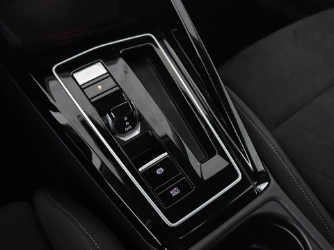 Volkswagen Golf 1.4 eHybrid Style | Massage | Carplay | Sfeerverlichting | Navigatie | Memory | Adaptive cruise | Parkeerhulp | ergoActive | LED Plus | Climate control | PHEV | Plug In
