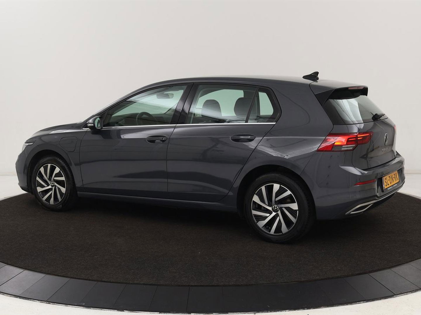 Volkswagen Golf 1.4 eHybrid Style | Massage | Carplay | Sfeerverlichting | Navigatie | Memory | Adaptive cruise | Parkeerhulp | ergoActive | LED Plus | Climate control | PHEV | Plug In