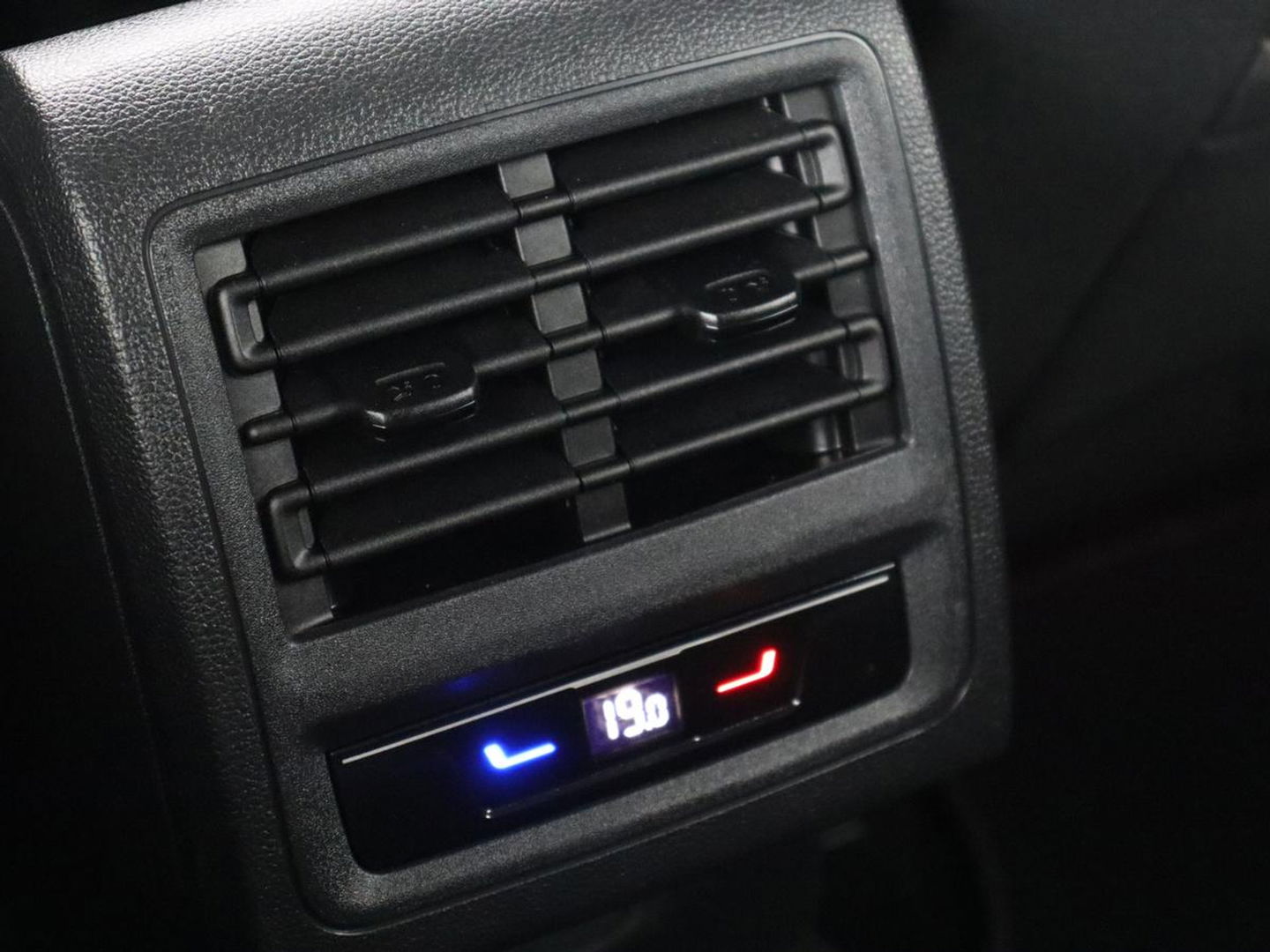Volkswagen Golf 1.4 eHybrid Style | Massage | Carplay | Sfeerverlichting | Navigatie | Memory | Adaptive cruise | Parkeerhulp | ergoActive | LED Plus | Climate control | PHEV | Plug In