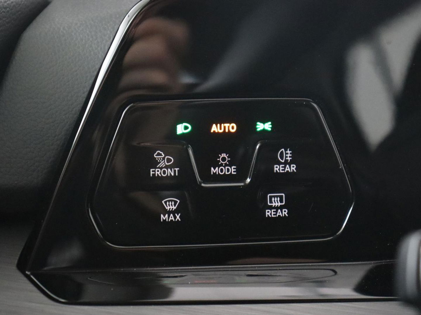 Volkswagen Golf 1.4 eHybrid Style | Massage | Carplay | Sfeerverlichting | Navigatie | Memory | Adaptive cruise | Parkeerhulp | ergoActive | LED Plus | Climate control | PHEV | Plug In