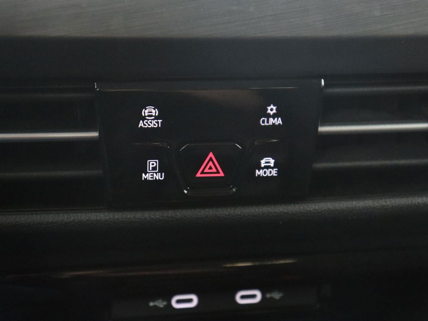 Volkswagen Golf 1.4 eHybrid Style | Massage | Carplay | Sfeerverlichting | Navigatie | Memory | Adaptive cruise | Parkeerhulp | ergoActive | LED Plus | Climate control | PHEV | Plug In
