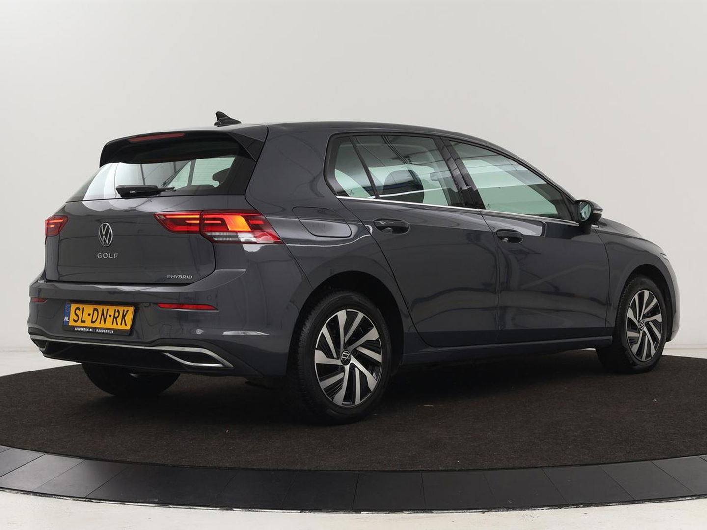 Volkswagen Golf 1.4 eHybrid Style | Massage | Carplay | Sfeerverlichting | Navigatie | Memory | Adaptive cruise | Parkeerhulp | ergoActive | LED Plus | Climate control | PHEV | Plug In