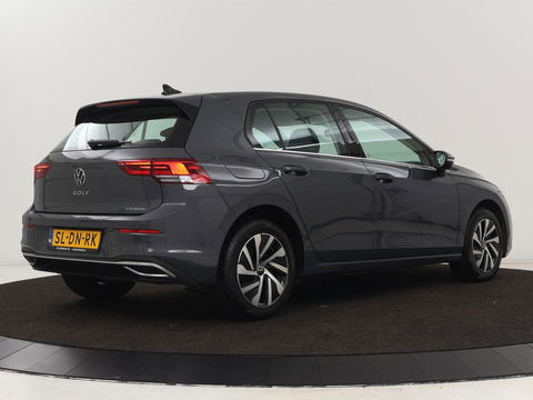 Volkswagen Golf 1.4 eHybrid Style | Massage | Carplay | Sfeerverlichting | Navigatie | Memory | Adaptive cruise | Parkeerhulp | ergoActive | LED Plus | Climate control | PHEV | Plug In