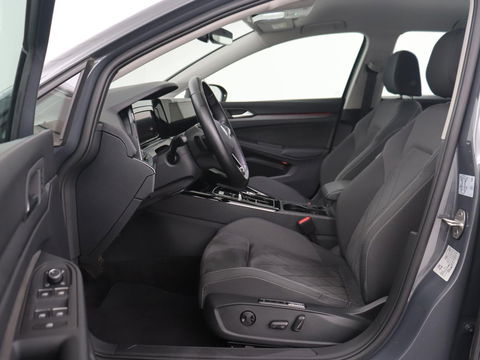 Volkswagen Golf 1.4 eHybrid Style | Massage | Carplay | Sfeerverlichting | Navigatie | Memory | Adaptive cruise | Parkeerhulp | ergoActive | LED Plus | Climate control | PHEV | Plug In