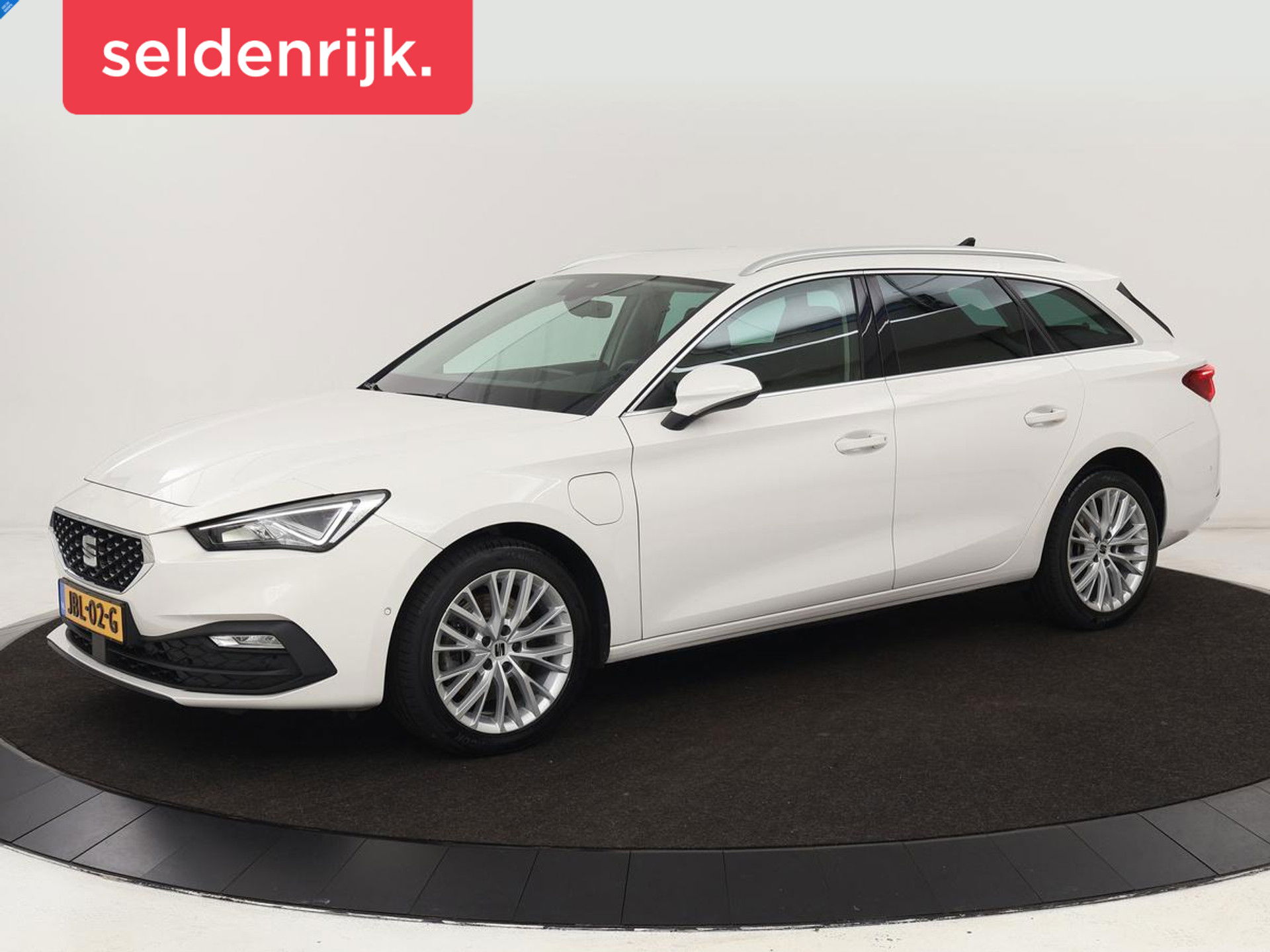 SEAT Leon 1.4 TSI eHybrid PHEV Xcellence | Trekhaak | Stoel & stuurverwarming | Carplay | Navigatie | Adaptive cruise | Full LED | Park Assist | Climate control | Keyless | Plug In