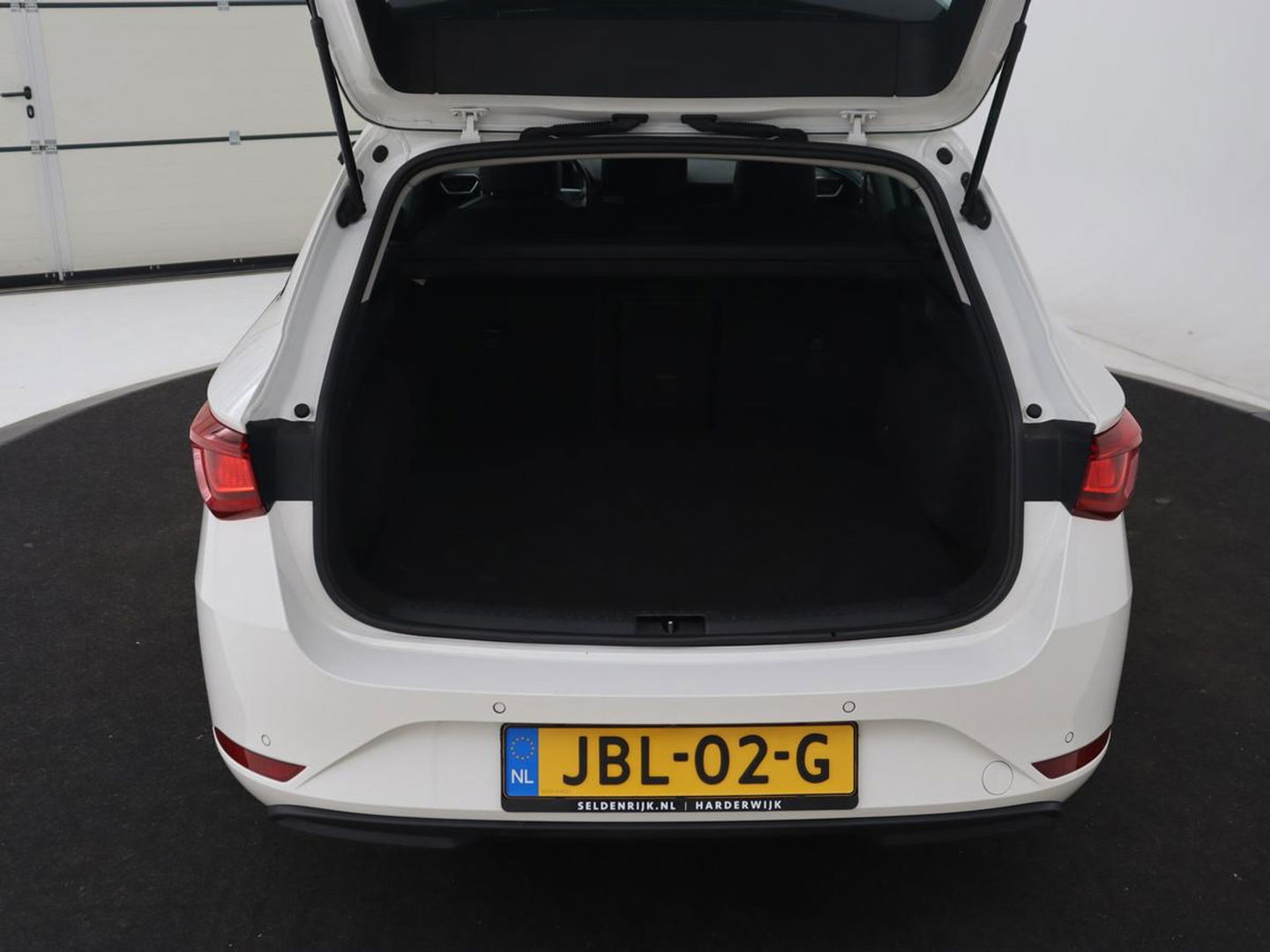 SEAT Leon 1.4 TSI eHybrid PHEV Xcellence | Trekhaak | Stoel & stuurverwarming | Carplay | Navigatie | Adaptive cruise | Full LED | Park Assist | Climate control | Keyless | Plug In