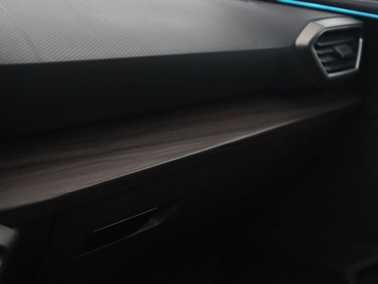 SEAT Leon 1.4 TSI eHybrid PHEV Xcellence | Trekhaak | Stoel & stuurverwarming | Carplay | Navigatie | Adaptive cruise | Full LED | Park Assist | Climate control | Keyless | Plug In