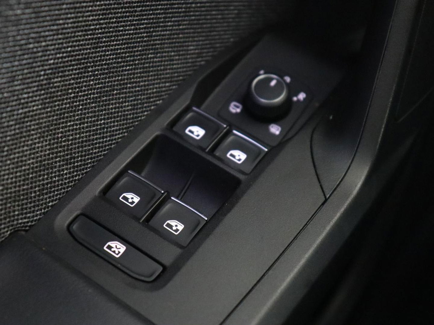SEAT Leon 1.4 TSI eHybrid PHEV Xcellence | Trekhaak | Stoel & stuurverwarming | Carplay | Navigatie | Adaptive cruise | Full LED | Park Assist | Climate control | Keyless | Plug In
