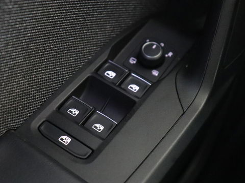 SEAT Leon 1.4 TSI eHybrid PHEV Xcellence | Trekhaak | Stoel & stuurverwarming | Carplay | Navigatie | Adaptive cruise | Full LED | Park Assist | Climate control | Keyless | Plug In