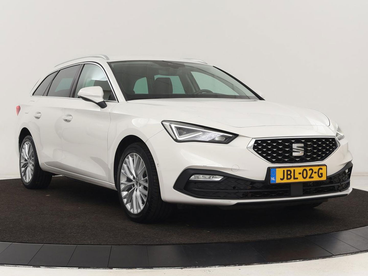 SEAT Leon 1.4 TSI eHybrid PHEV Xcellence | Trekhaak | Stoel & stuurverwarming | Carplay | Navigatie | Adaptive cruise | Full LED | Park Assist | Climate control | Keyless | Plug In