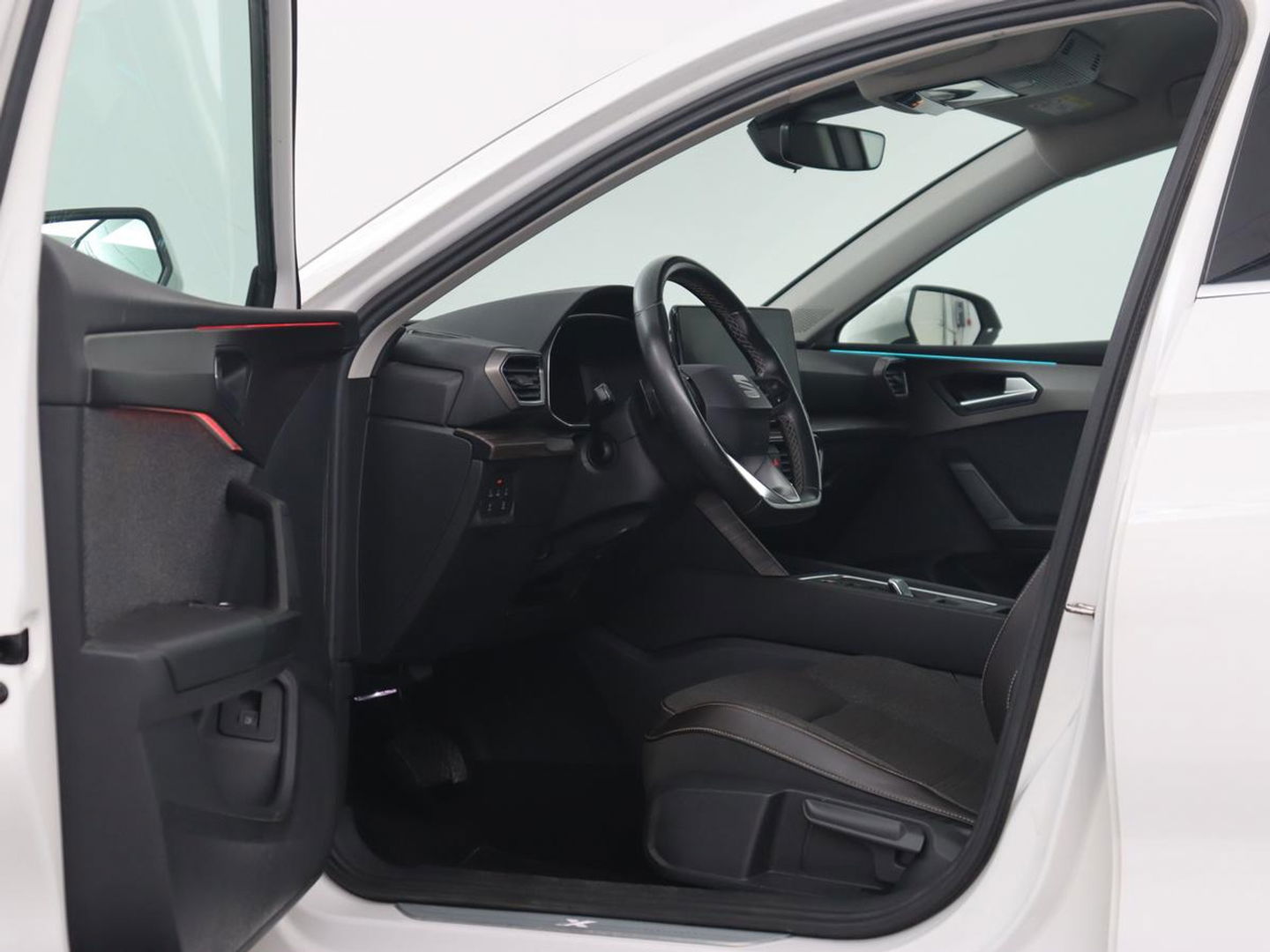 SEAT Leon 1.4 TSI eHybrid PHEV Xcellence | Trekhaak | Stoel & stuurverwarming | Carplay | Navigatie | Adaptive cruise | Full LED | Park Assist | Climate control | Keyless | Plug In
