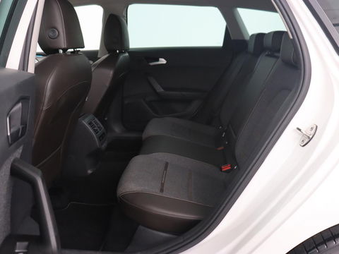 SEAT Leon 1.4 TSI eHybrid PHEV Xcellence | Trekhaak | Stoel & stuurverwarming | Carplay | Navigatie | Adaptive cruise | Full LED | Park Assist | Climate control | Keyless | Plug In