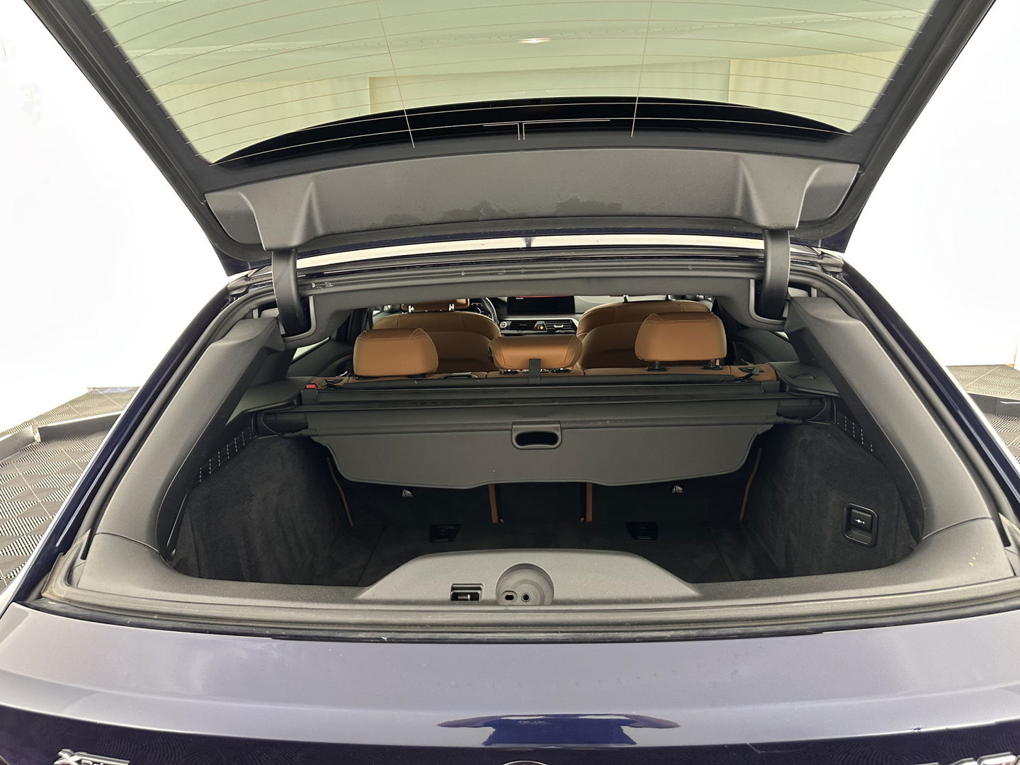 BMW 5 Serie Touring 540d xDrive High Executive Aut. *PANO | LASER-LIGHT | HEAD-UP | LUXURY-LEATHER | BLIND-SPOT | MEMORY-PACK | HARMAN/KARDON | TOP-VIEW | DIGI-COCKPIT | HEATED-COMFORTSEATS | KEYLESS | NAVI-FULLMAP | 18''ALU |