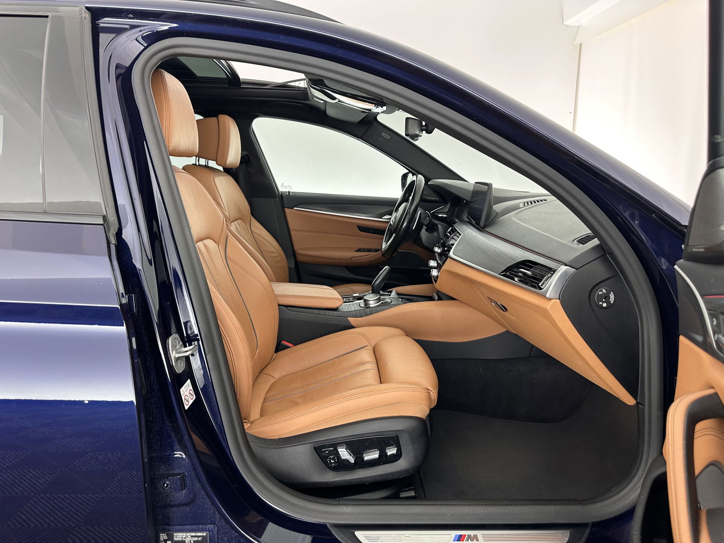 BMW 5 Serie Touring 540d xDrive High Executive Aut. *PANO | LASER-LIGHT | HEAD-UP | LUXURY-LEATHER | BLIND-SPOT | MEMORY-PACK | HARMAN/KARDON | TOP-VIEW | DIGI-COCKPIT | HEATED-COMFORTSEATS | KEYLESS | NAVI-FULLMAP | 18''ALU |