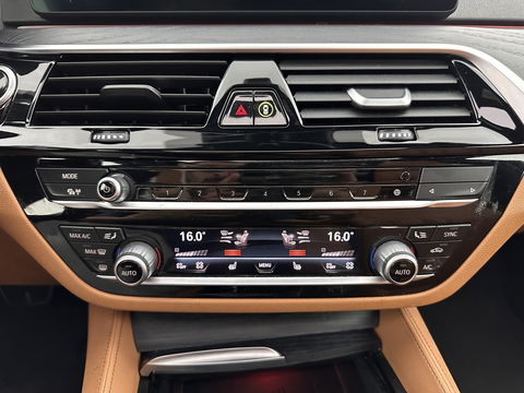 BMW 5 Serie Touring 540d xDrive High Executive Aut. *PANO | LASER-LIGHT | HEAD-UP | LUXURY-LEATHER | BLIND-SPOT | MEMORY-PACK | HARMAN/KARDON | TOP-VIEW | DIGI-COCKPIT | HEATED-COMFORTSEATS | KEYLESS | NAVI-FULLMAP | 18''ALU |