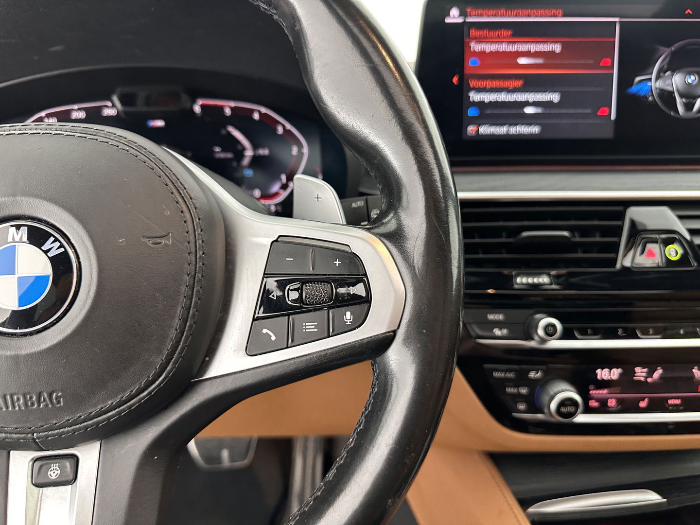 BMW 5 Serie Touring 540d xDrive High Executive Aut. *PANO | LASER-LIGHT | HEAD-UP | LUXURY-LEATHER | BLIND-SPOT | MEMORY-PACK | HARMAN/KARDON | TOP-VIEW | DIGI-COCKPIT | HEATED-COMFORTSEATS | KEYLESS | NAVI-FULLMAP | 18''ALU |