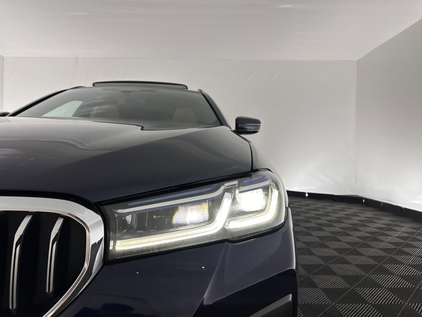 BMW 5 Serie Touring 540d xDrive High Executive Aut. *PANO | LASER-LIGHT | HEAD-UP | LUXURY-LEATHER | BLIND-SPOT | MEMORY-PACK | HARMAN/KARDON | TOP-VIEW | DIGI-COCKPIT | HEATED-COMFORTSEATS | KEYLESS | NAVI-FULLMAP | 18''ALU |