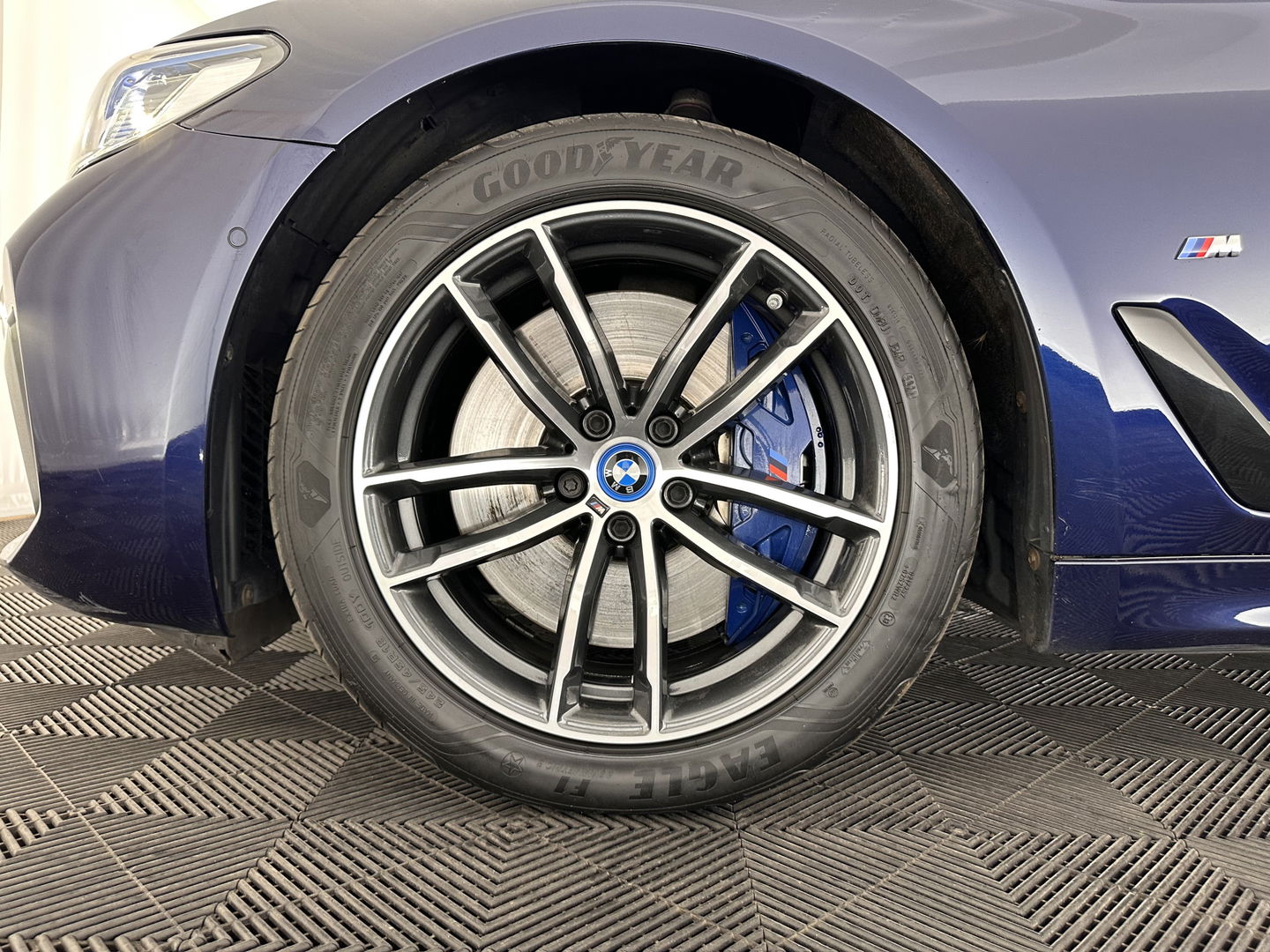 BMW 5 Serie Touring 540d xDrive High Executive Aut. *PANO | LASER-LIGHT | HEAD-UP | LUXURY-LEATHER | BLIND-SPOT | MEMORY-PACK | HARMAN/KARDON | TOP-VIEW | DIGI-COCKPIT | HEATED-COMFORTSEATS | KEYLESS | NAVI-FULLMAP | 18''ALU |