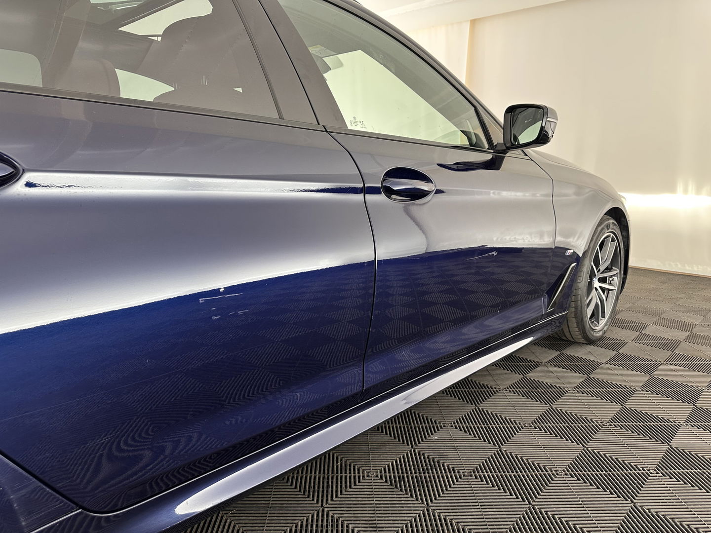 BMW 5 Serie Touring 540d xDrive High Executive Aut. *PANO | LASER-LIGHT | HEAD-UP | LUXURY-LEATHER | BLIND-SPOT | MEMORY-PACK | HARMAN/KARDON | TOP-VIEW | DIGI-COCKPIT | HEATED-COMFORTSEATS | KEYLESS | NAVI-FULLMAP | 18''ALU |